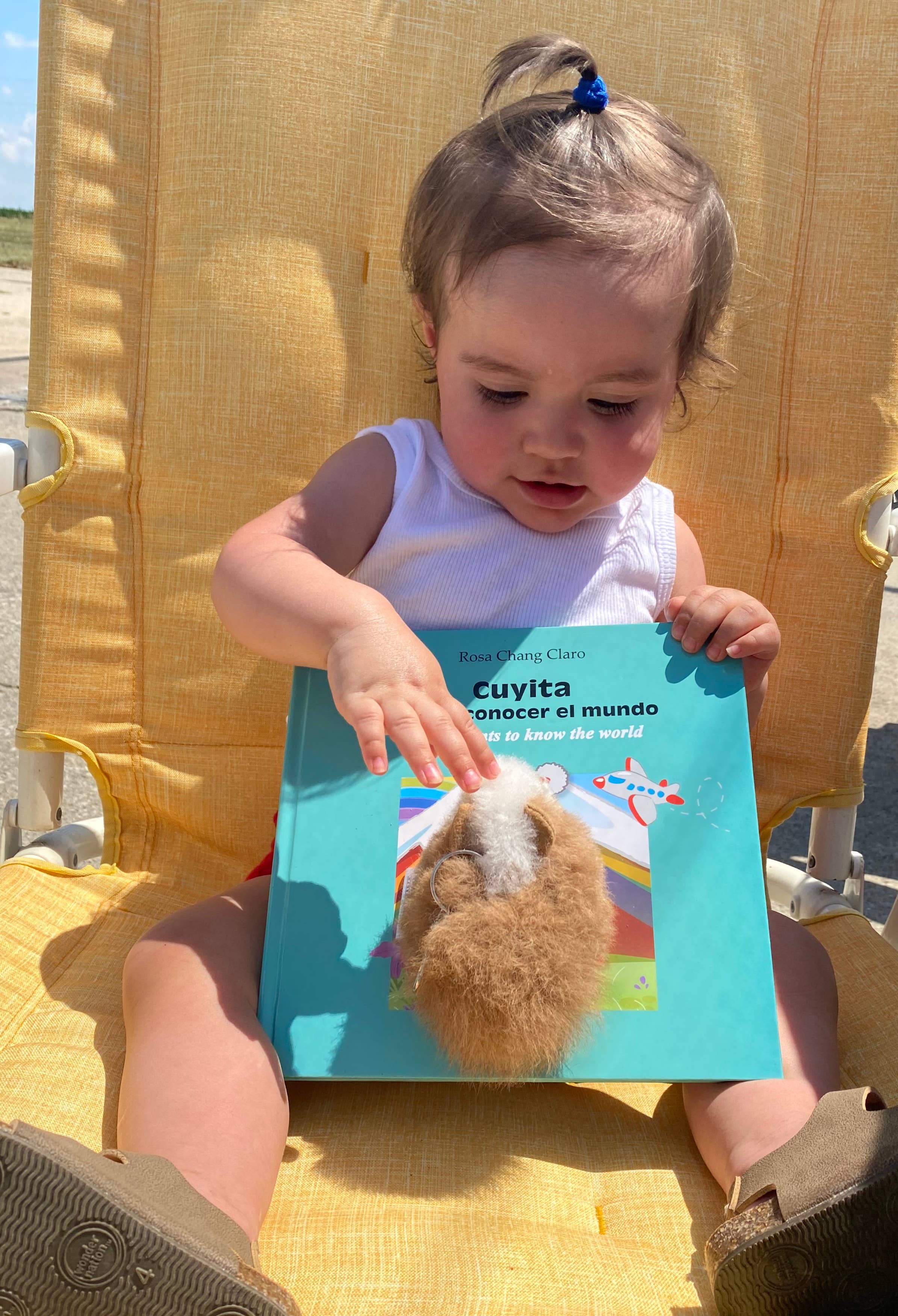 Blilingual Fair Trade book: Cuyita Wants to Know the World