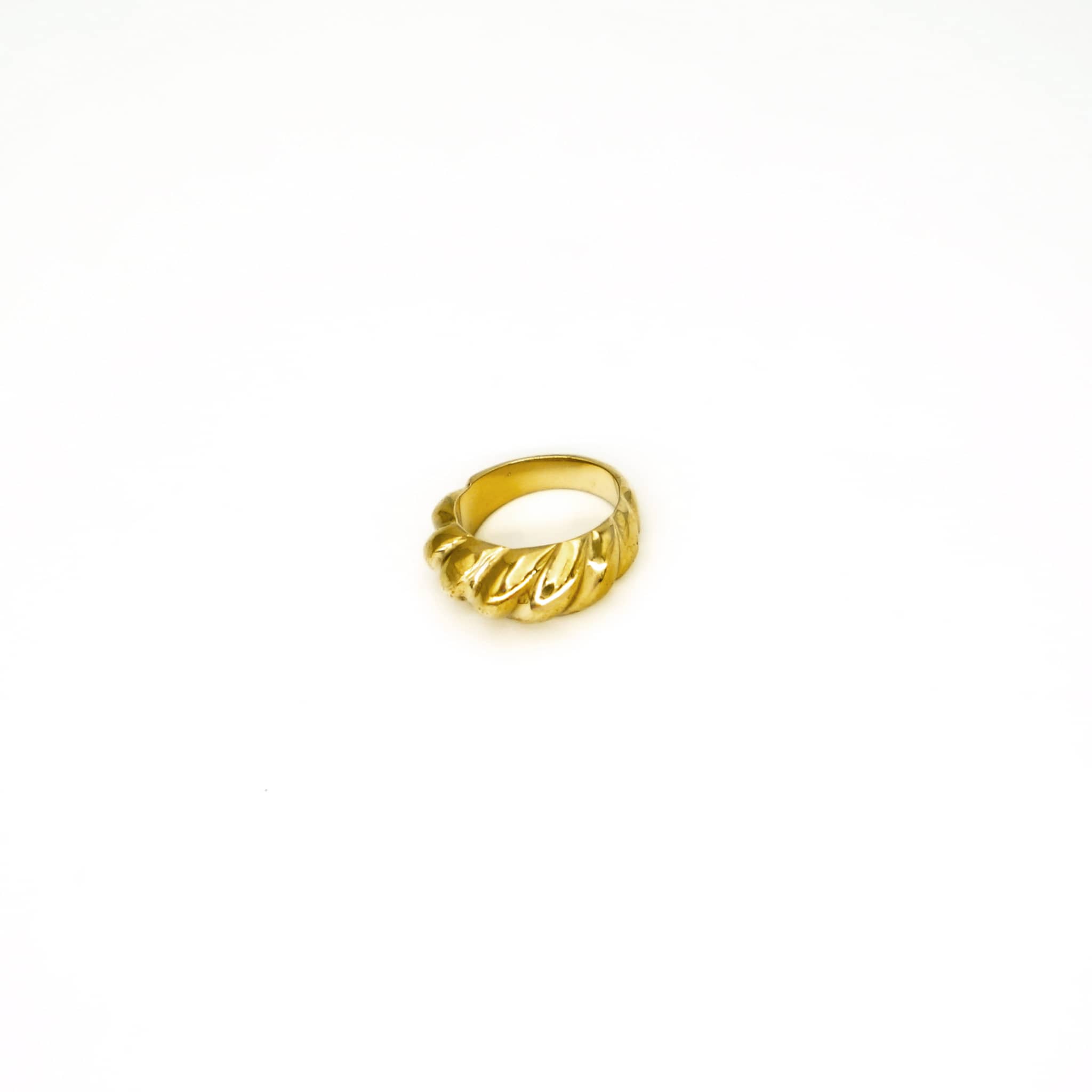 Lira Round Wave Ring: 8