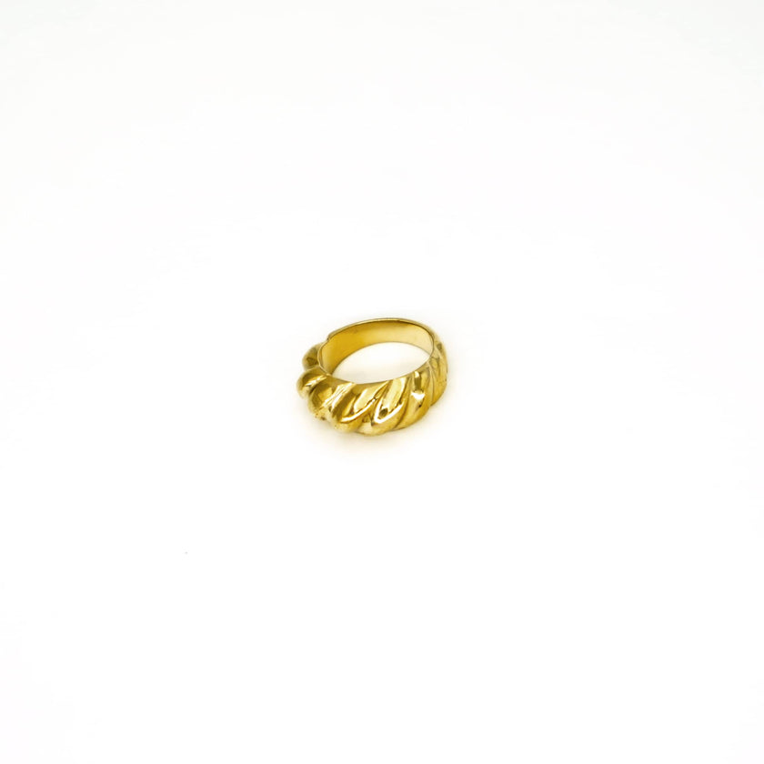 Lira Round Wave Ring: 8