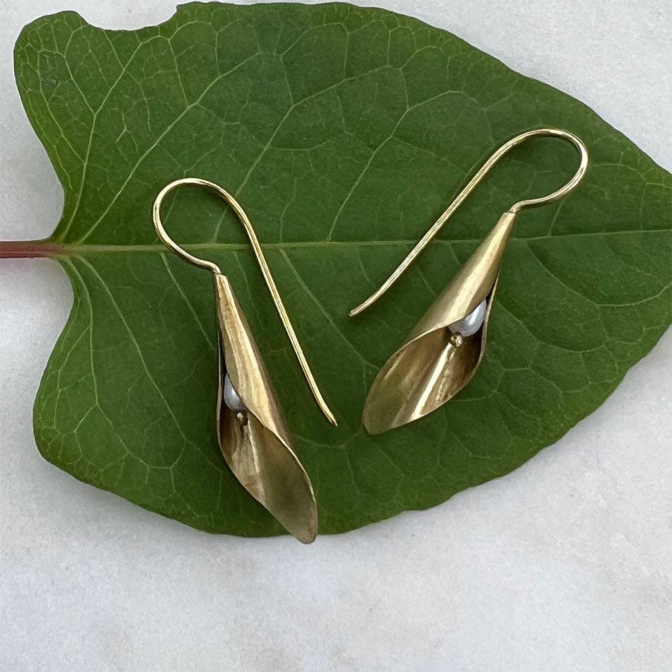 Sacred Lily Earrings - Brass