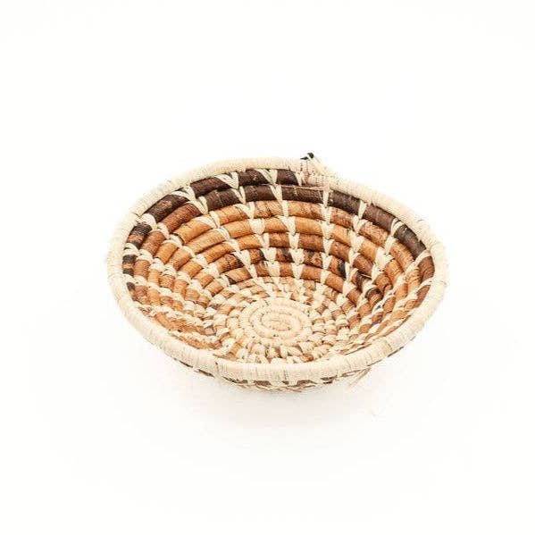 Raffia Fruit Basket: Wheat