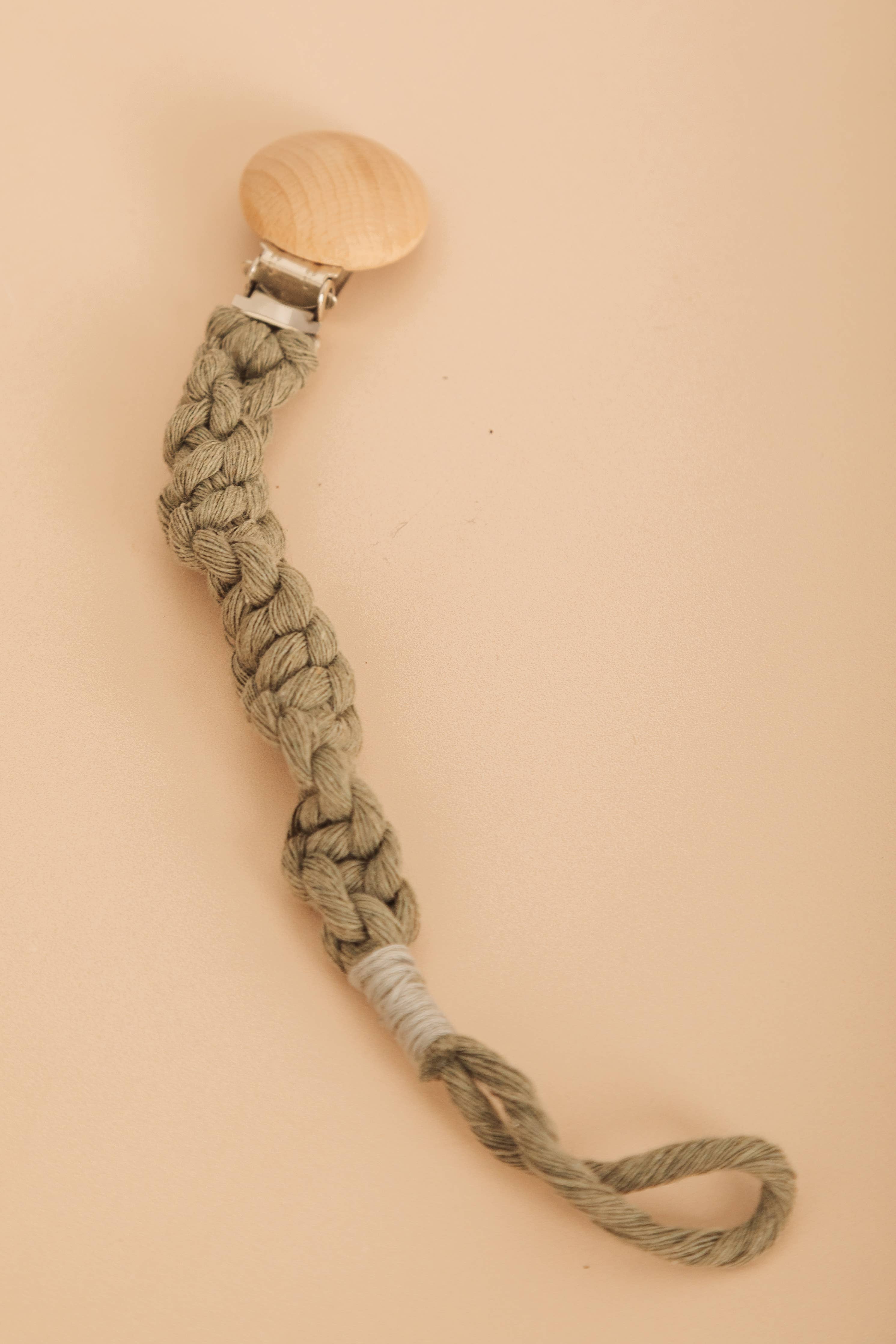Macrame Paci Clip: Green